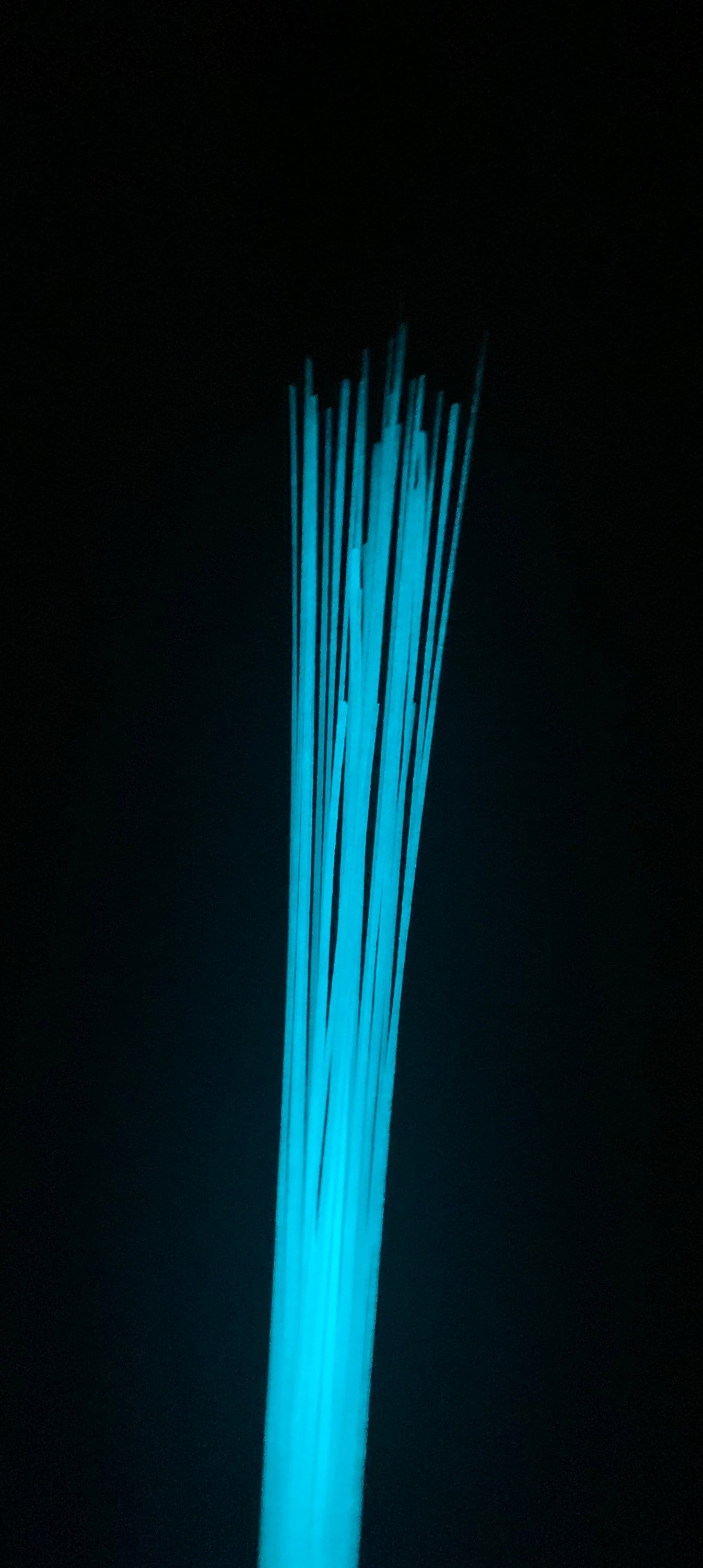 COE 90 / Turquoise Glow in the Dark Stringer / 2 ounces