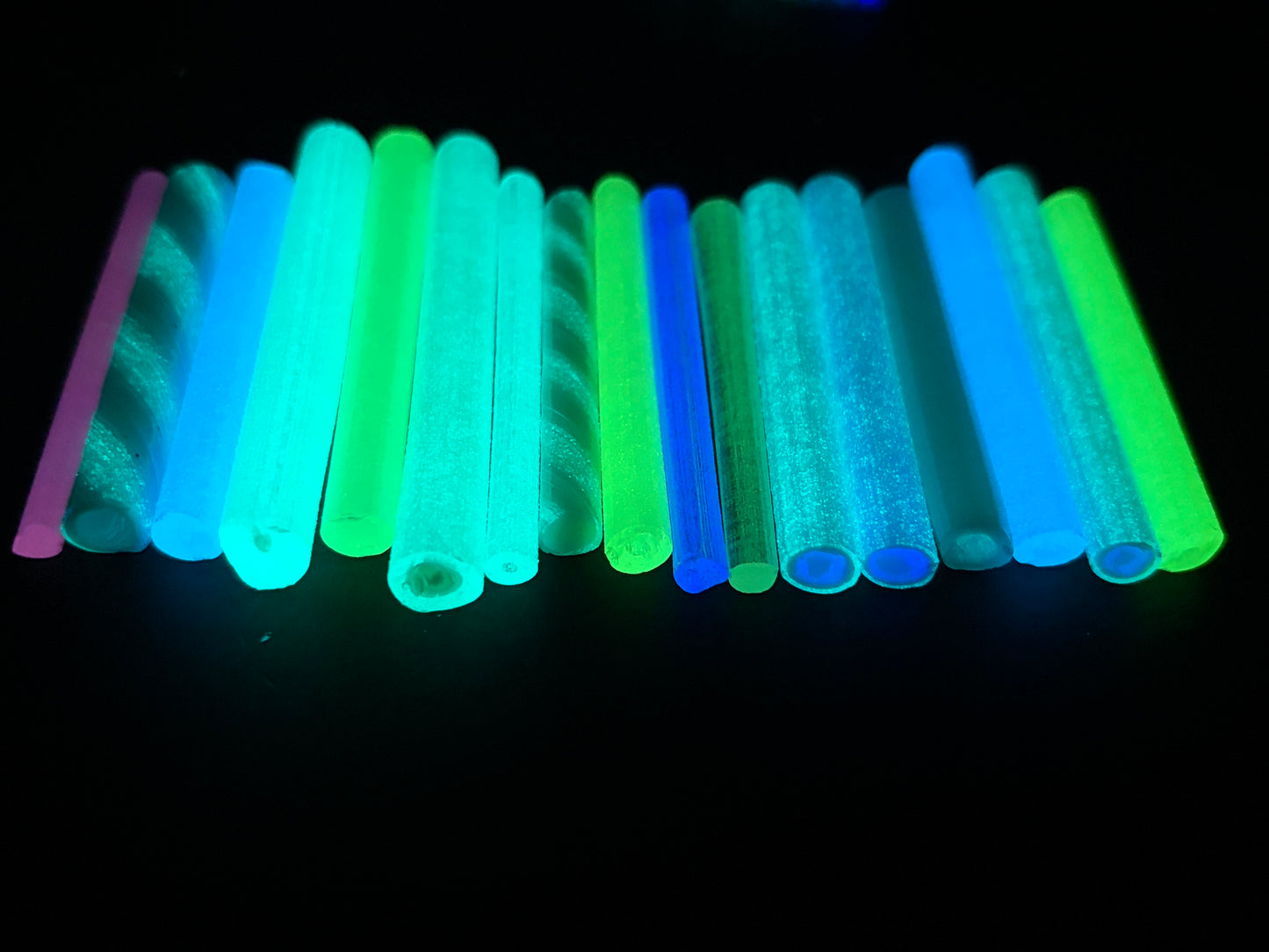 shades of white murrini with different colours of  glow